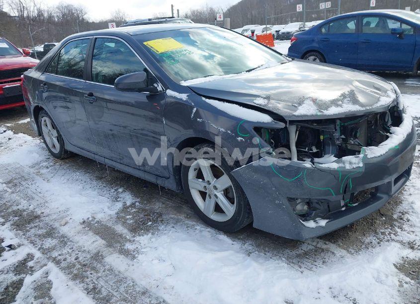 2013 Toyota Camry SE (VIN 4T1BF1FK2DU674201) main photo