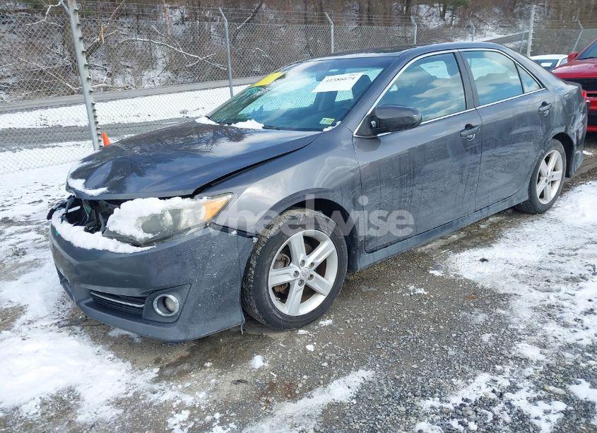 Photo 2 of 2013 Toyota Camry SE (VIN 4T1BF1FK2DU674201)