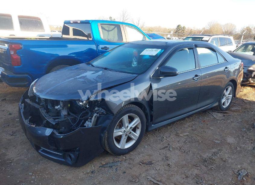 Photo 2 of 2013 Toyota Camry SE (VIN 4T1BF1FK2DU678684)