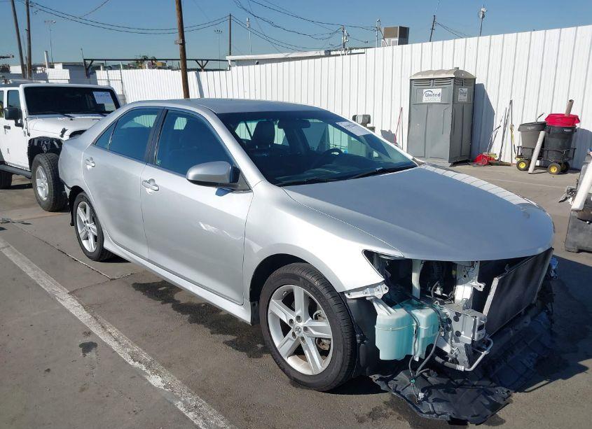 2013 Toyota Camry SE (VIN 4T1BF1FK2DU693962) main photo