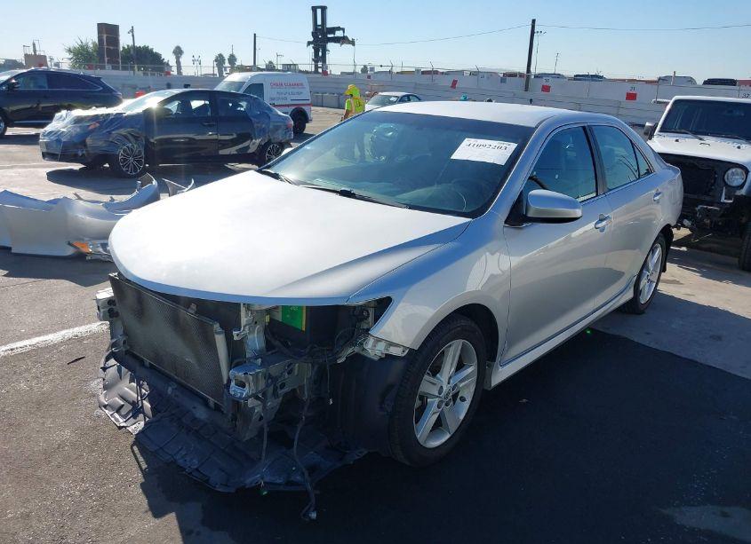 Photo 2 of 2013 Toyota Camry SE (VIN 4T1BF1FK2DU693962)