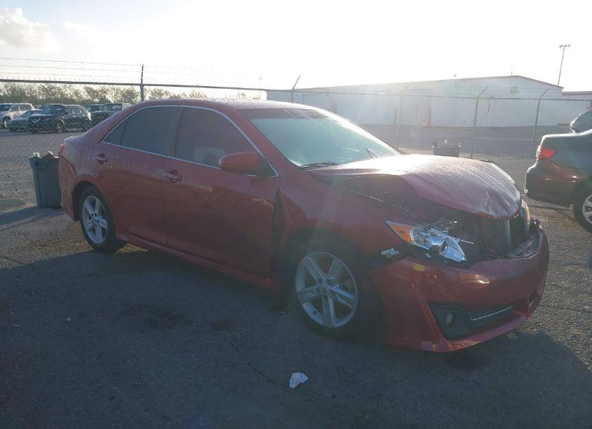 2013 Toyota Camry SE (VIN 4T1BF1FK2DU694173) main photo