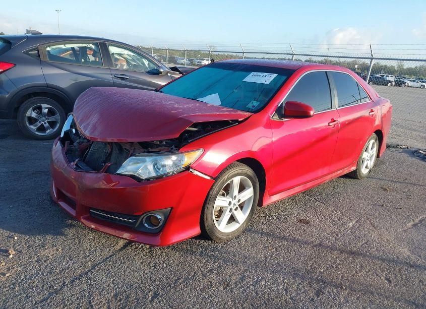 Photo 2 of 2013 Toyota Camry SE (VIN 4T1BF1FK2DU694173)