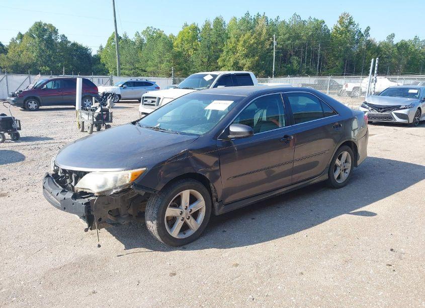 Photo 2 of 2013 Toyota Camry SE (VIN 4T1BF1FK2DU704202)