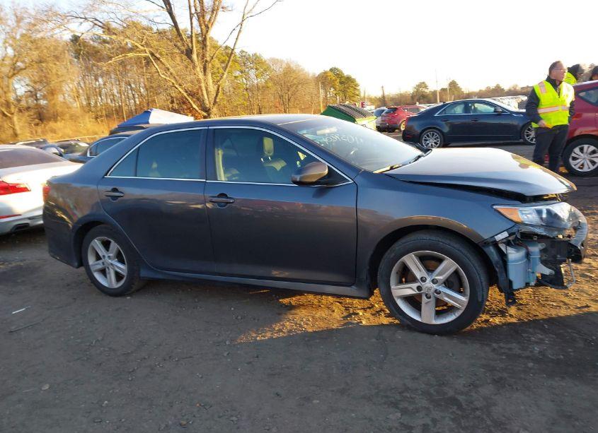 Photo 14 of 2013 Toyota Camry SE (VIN 4T1BF1FK2DU709965)