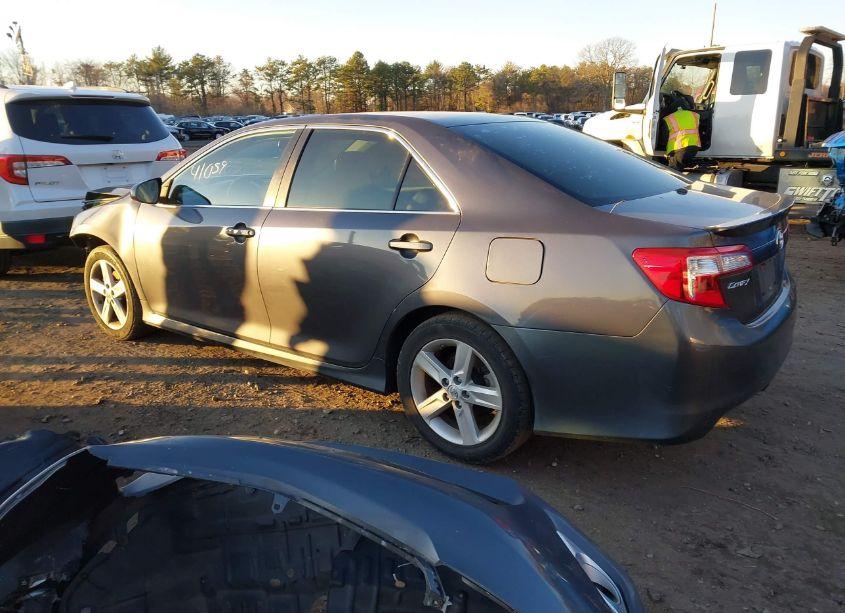 Photo 3 of 2013 Toyota Camry SE (VIN 4T1BF1FK2DU709965)