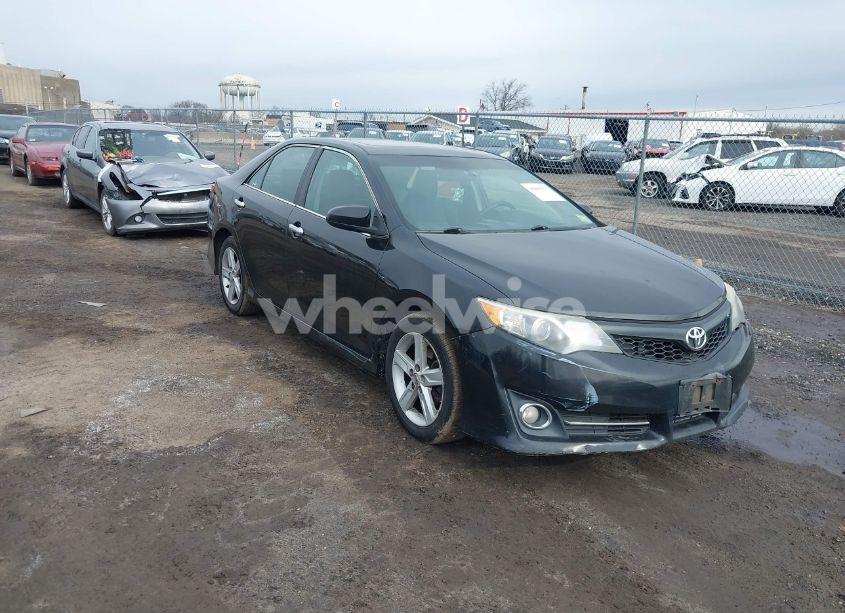 2013 Toyota Camry SE (VIN 4T1BF1FK2DU714115) main photo