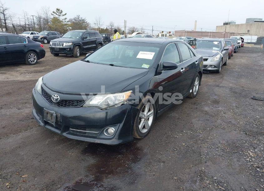 Photo 2 of 2013 Toyota Camry SE (VIN 4T1BF1FK2DU714115)
