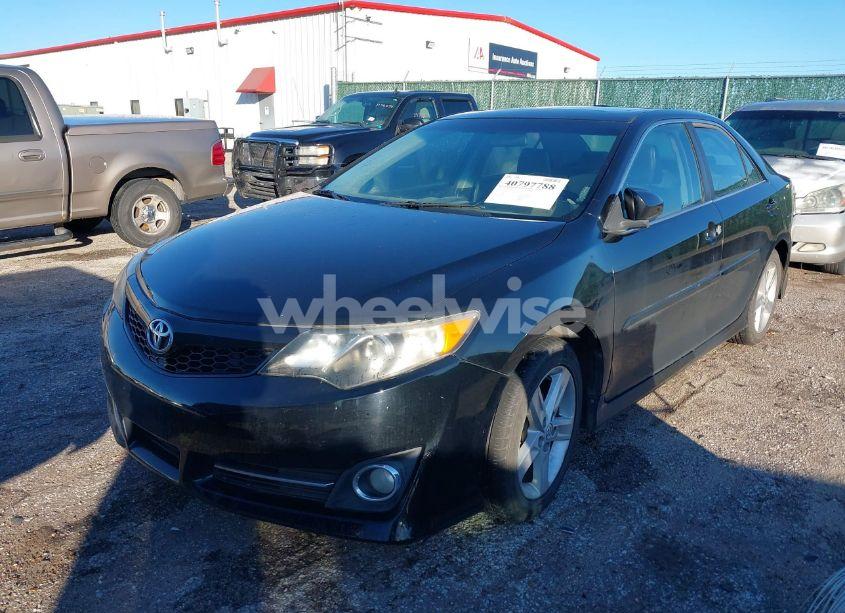 Photo 2 of 2013 Toyota Camry SE (VIN 4T1BF1FK2DU722330)