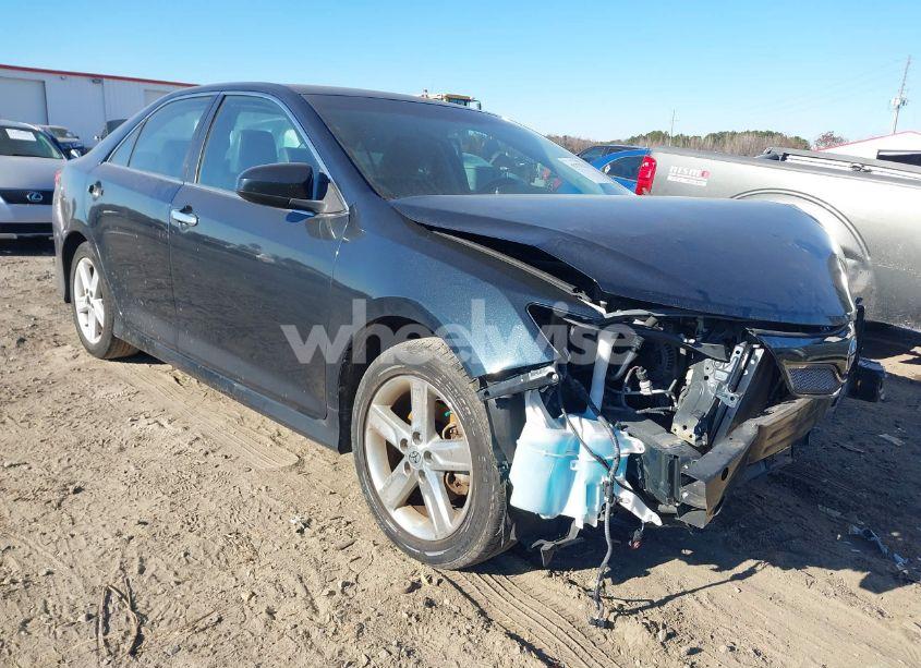 2014 Toyota Camry SE (VIN 4T1BF1FK2EU306036) main photo