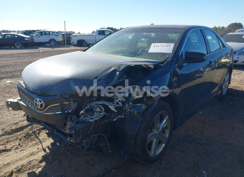 Photo 2 of 2014 Toyota Camry SE (VIN 4T1BF1FK2EU306036)