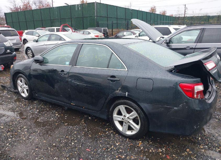 Photo 13 of 2014 Toyota Camry SE (VIN 4T1BF1FK2EU311639)