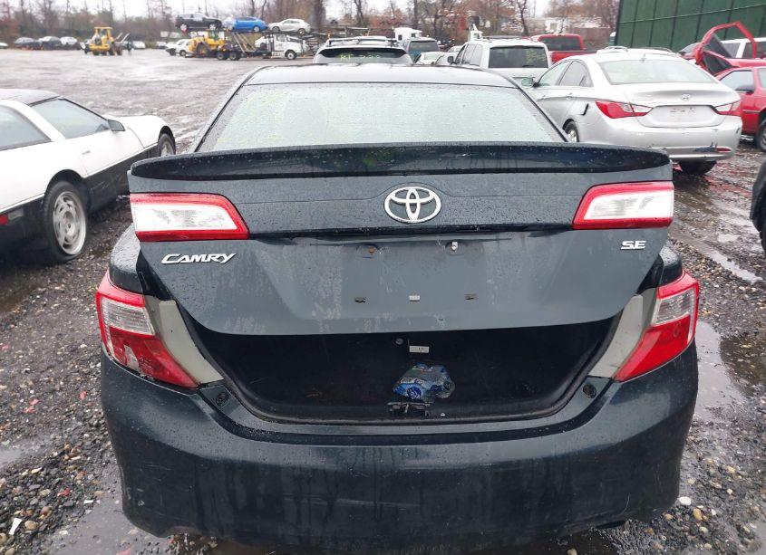 Photo 15 of 2014 Toyota Camry SE (VIN 4T1BF1FK2EU311639)