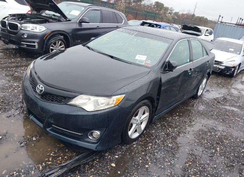 Photo 2 of 2014 Toyota Camry SE (VIN 4T1BF1FK2EU311639)