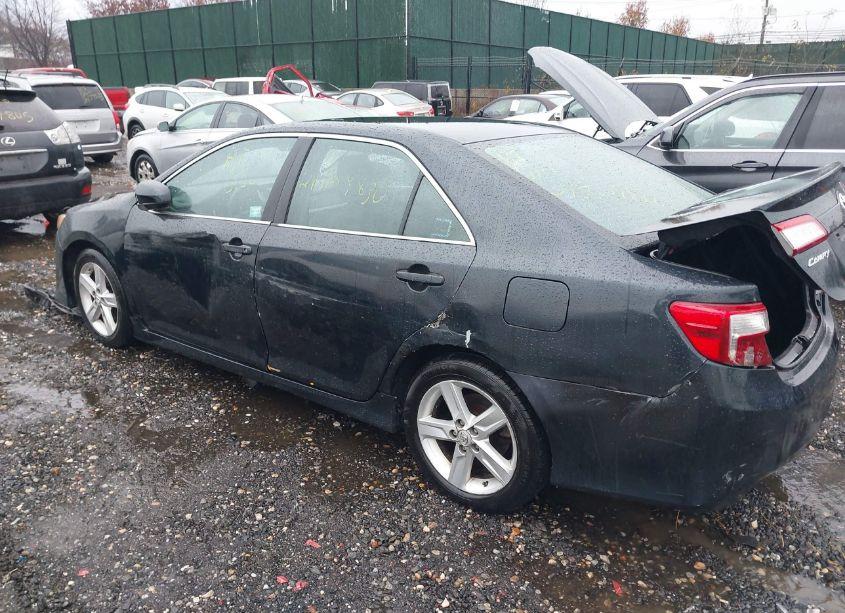 Photo 3 of 2014 Toyota Camry SE (VIN 4T1BF1FK2EU311639)