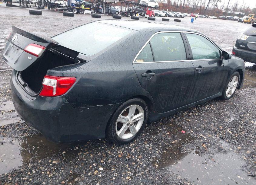 Photo 4 of 2014 Toyota Camry SE (VIN 4T1BF1FK2EU311639)