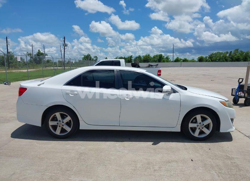 Photo 13 of 2014 Toyota Camry SE (VIN 4T1BF1FK2EU319840)
