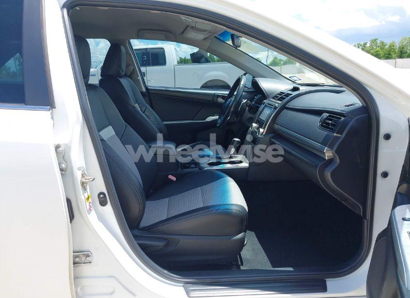 Photo 5 of 2014 Toyota Camry SE (VIN 4T1BF1FK2EU319840)