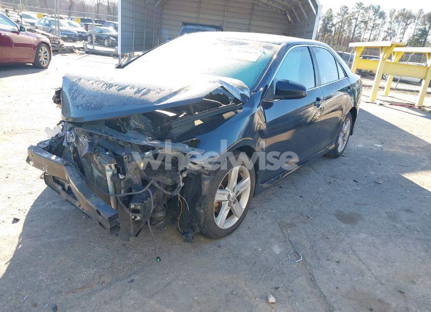 Photo 2 of 2014 Toyota Camry SE (VIN 4T1BF1FK2EU320308)