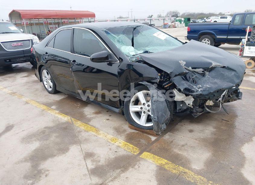 2014 Toyota Camry SE (VIN 4T1BF1FK2EU321748) main photo