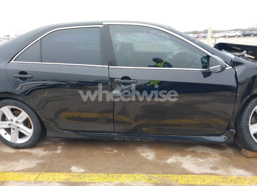 Photo 14 of 2014 Toyota Camry SE (VIN 4T1BF1FK2EU321748)