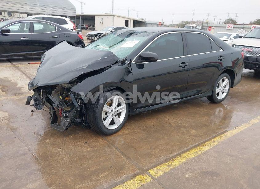 Photo 2 of 2014 Toyota Camry SE (VIN 4T1BF1FK2EU321748)