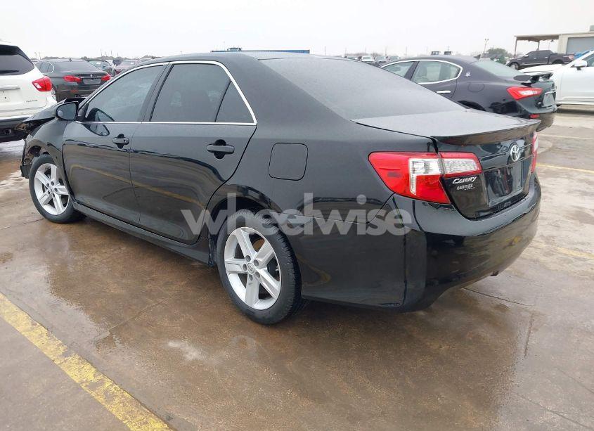 Photo 3 of 2014 Toyota Camry SE (VIN 4T1BF1FK2EU321748)