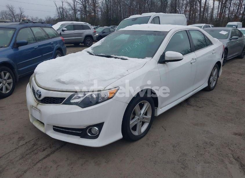 Photo 2 of 2014 Toyota Camry SE (VIN 4T1BF1FK2EU333706)