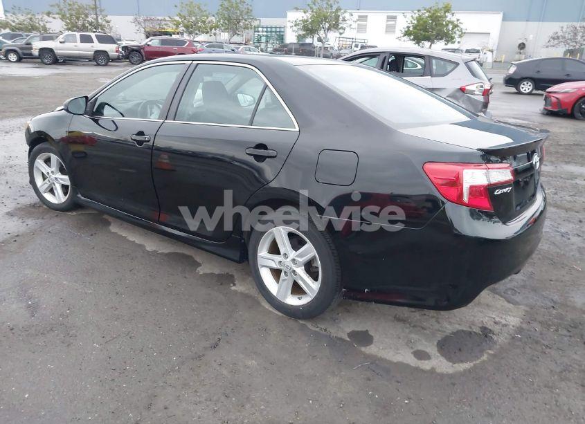Photo 3 of 2014 Toyota Camry SE (VIN 4T1BF1FK2EU334404)