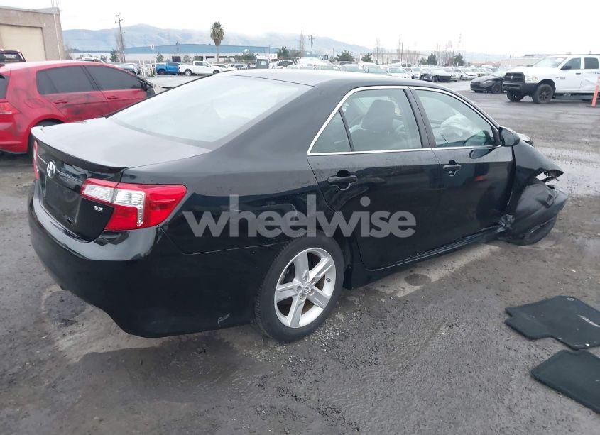 Photo 4 of 2014 Toyota Camry SE (VIN 4T1BF1FK2EU334404)