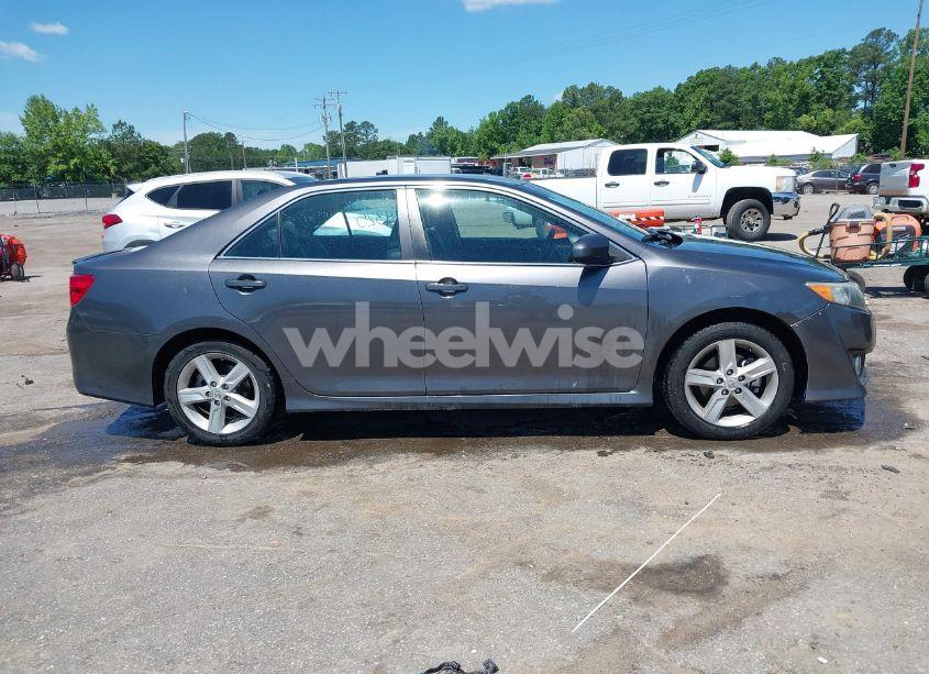 Photo 13 of 2014 Toyota Camry SE (VIN 4T1BF1FK2EU343071)