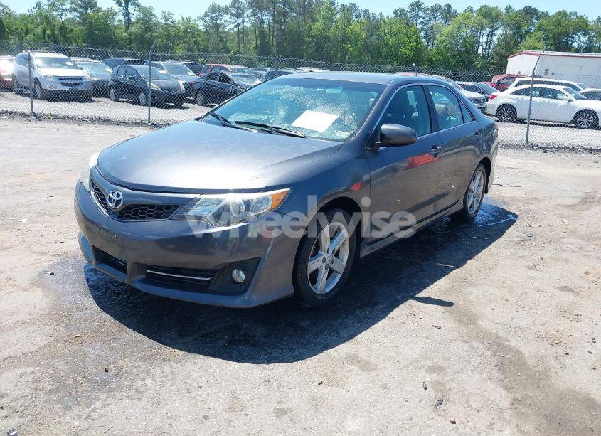 Photo 2 of 2014 Toyota Camry SE (VIN 4T1BF1FK2EU343071)