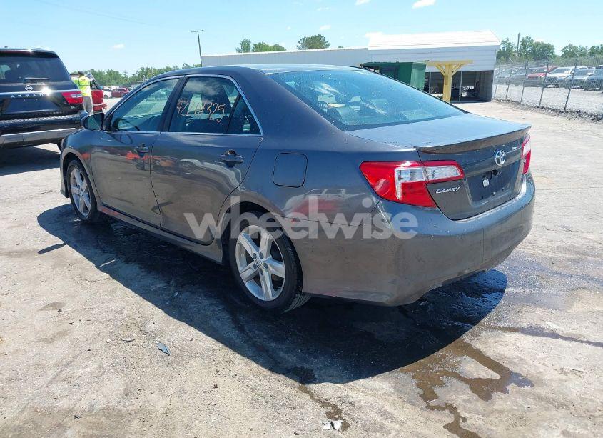 Photo 3 of 2014 Toyota Camry SE (VIN 4T1BF1FK2EU343071)
