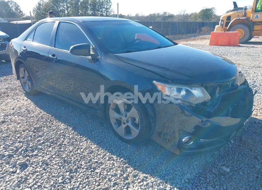 2014 Toyota Camry SE SPORT (VIN 4T1BF1FK2EU349730) main photo