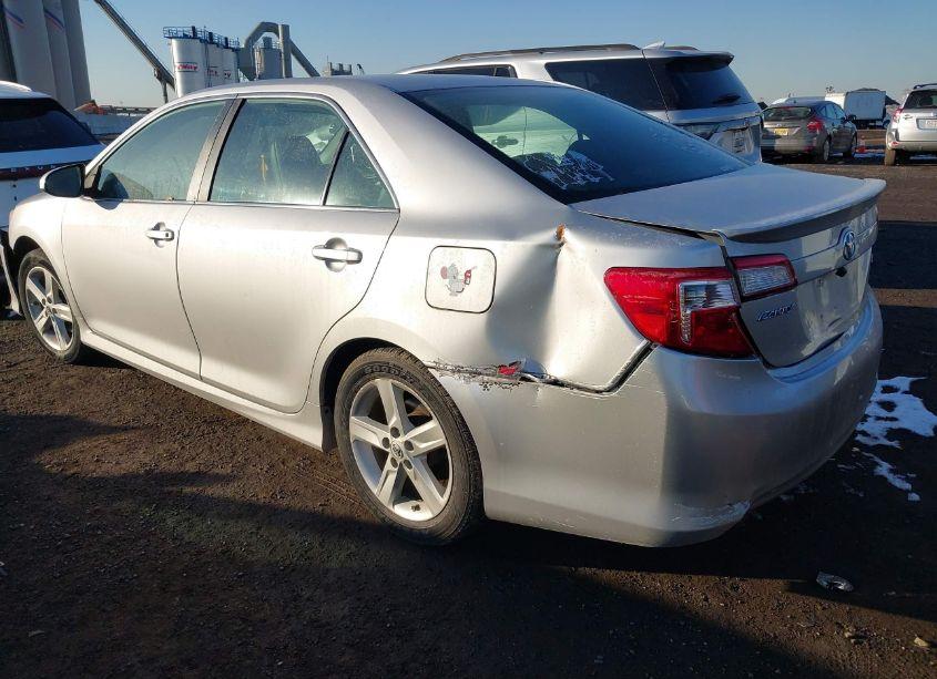 Photo 3 of 2014 Toyota Camry SE (VIN 4T1BF1FK2EU350232)