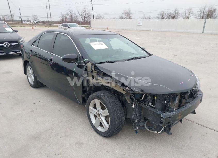 2014 Toyota Camry SE (VIN 4T1BF1FK2EU364101) main photo