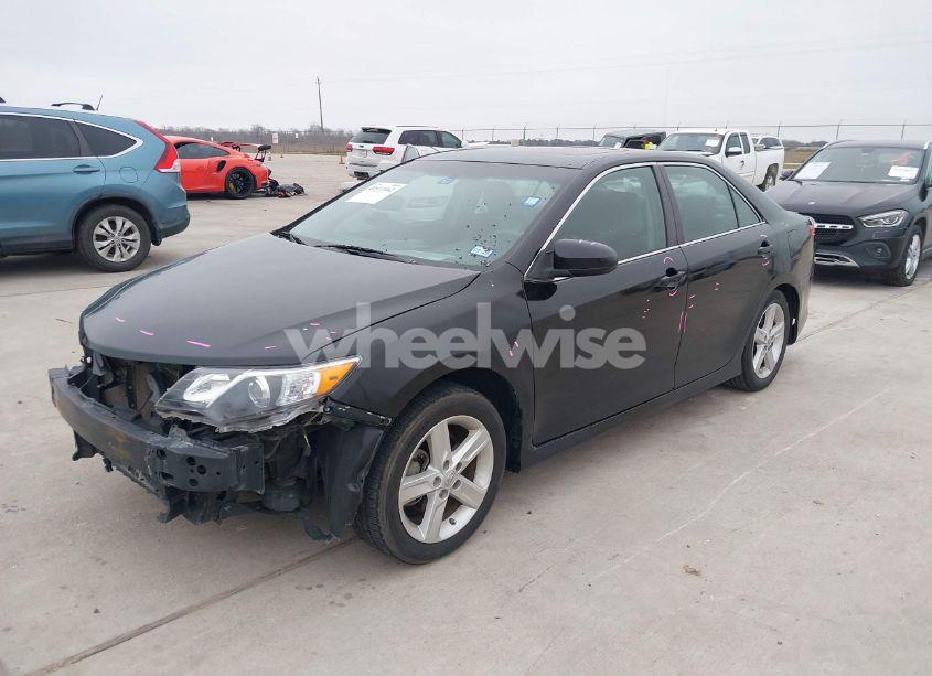 Photo 2 of 2014 Toyota Camry SE (VIN 4T1BF1FK2EU364101)