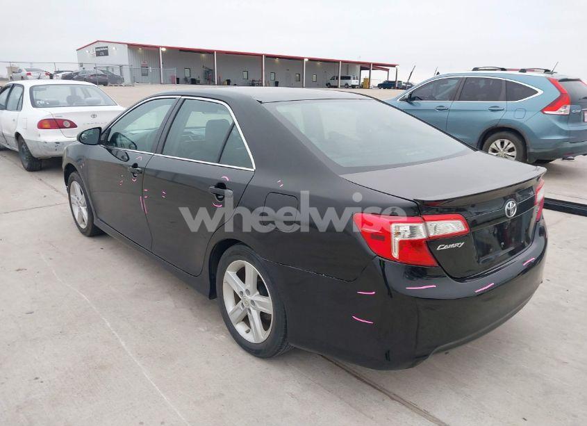 Photo 3 of 2014 Toyota Camry SE (VIN 4T1BF1FK2EU364101)