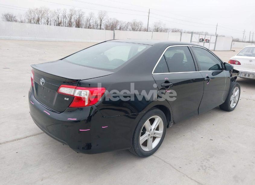 Photo 4 of 2014 Toyota Camry SE (VIN 4T1BF1FK2EU364101)