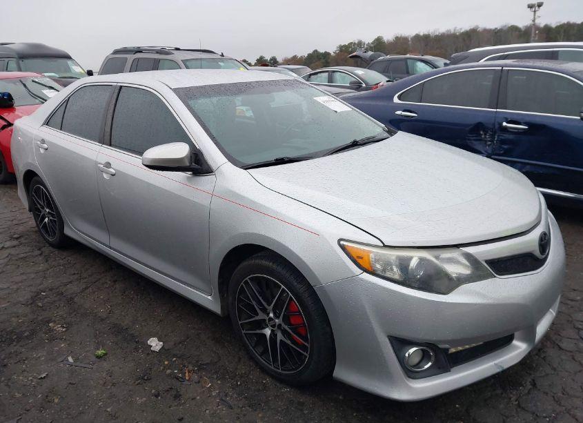 2014 Toyota Camry SE (VIN 4T1BF1FK2EU365071) main photo