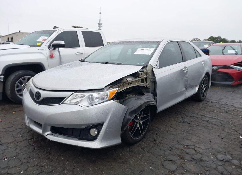 Photo 2 of 2014 Toyota Camry SE (VIN 4T1BF1FK2EU365071)