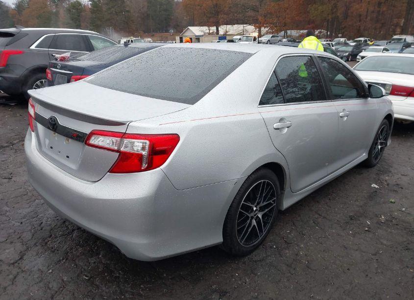 Photo 4 of 2014 Toyota Camry SE (VIN 4T1BF1FK2EU365071)