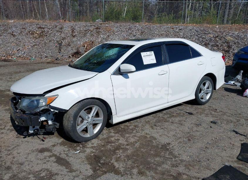 Photo 2 of 2014 Toyota Camry SE (VIN 4T1BF1FK2EU366432)