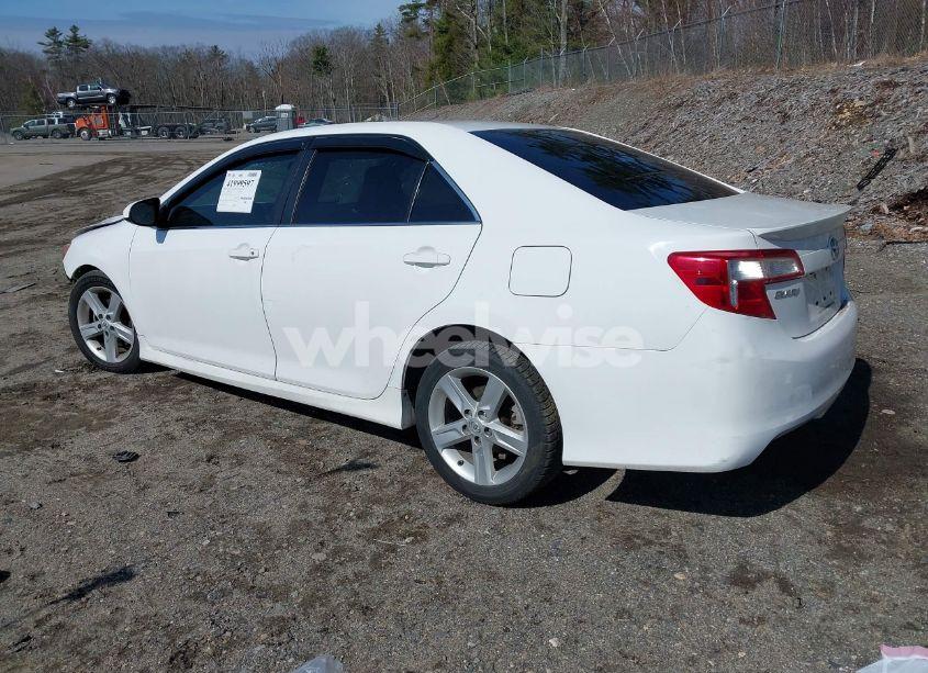 Photo 3 of 2014 Toyota Camry SE (VIN 4T1BF1FK2EU366432)