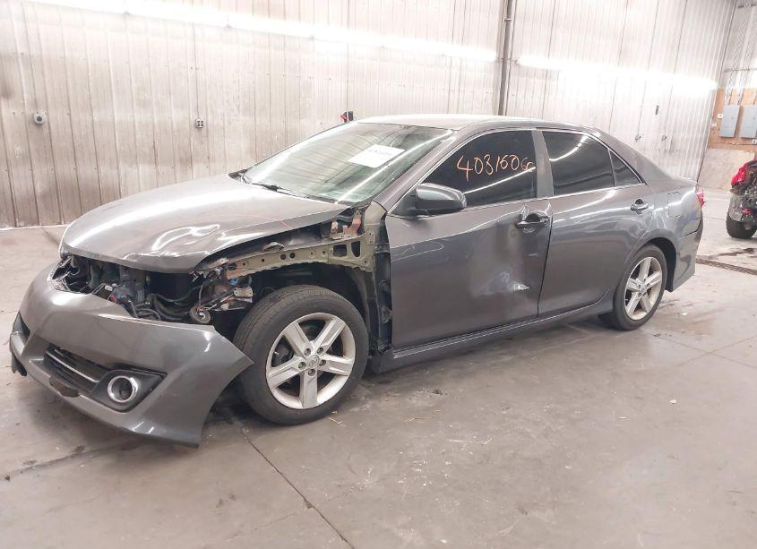 Photo 2 of 2014 Toyota Camry SE (VIN 4T1BF1FK2EU375194)