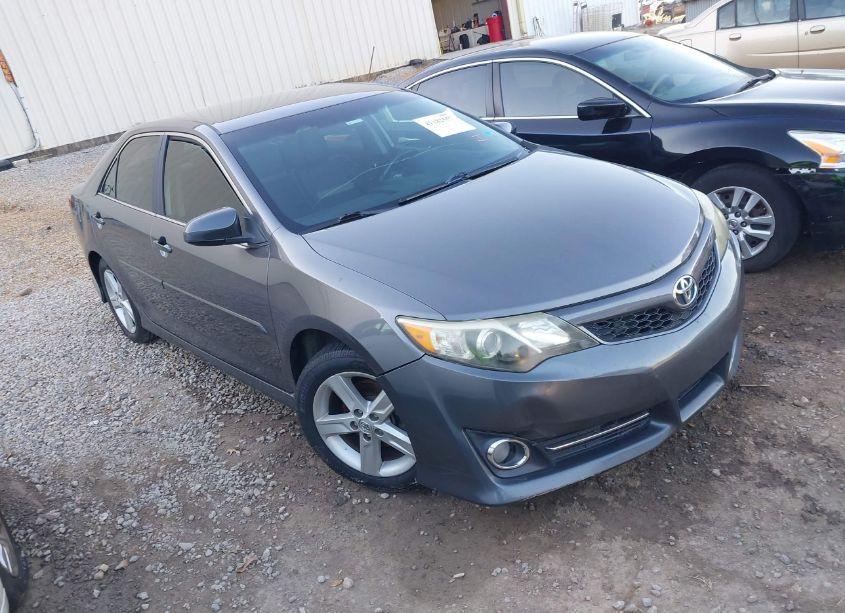 2014 Toyota Camry SE (VIN 4T1BF1FK2EU376684) main photo