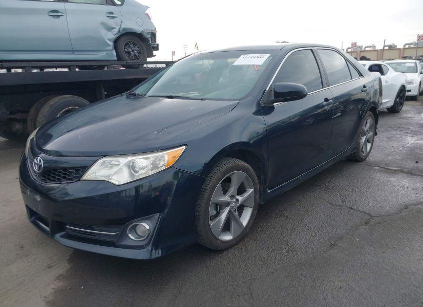 Photo 2 of 2014 Toyota Camry SE SPORT (VIN 4T1BF1FK2EU378600)