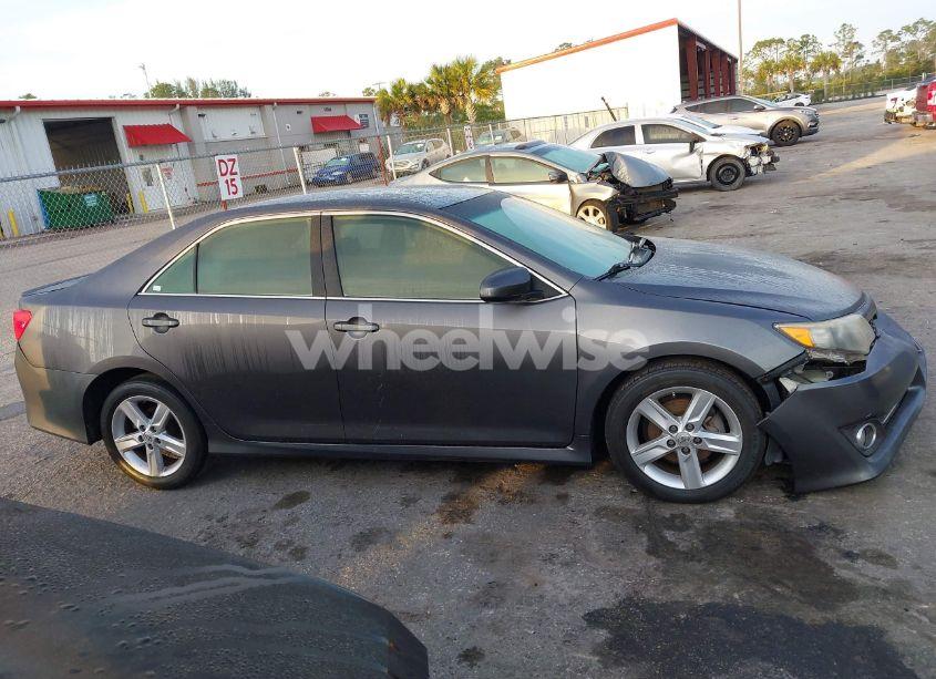 Photo 14 of 2014 Toyota Camry SE (VIN 4T1BF1FK2EU381528)