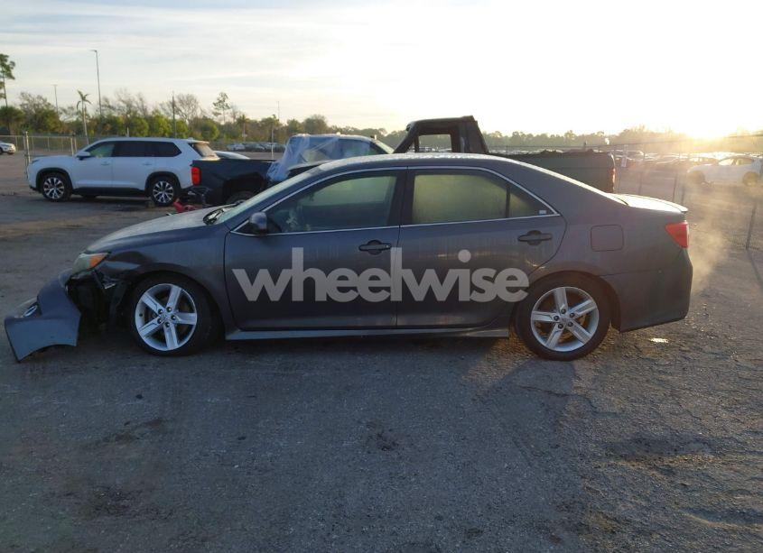 Photo 15 of 2014 Toyota Camry SE (VIN 4T1BF1FK2EU381528)