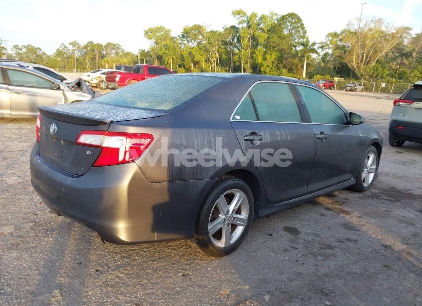 Photo 4 of 2014 Toyota Camry SE (VIN 4T1BF1FK2EU381528)